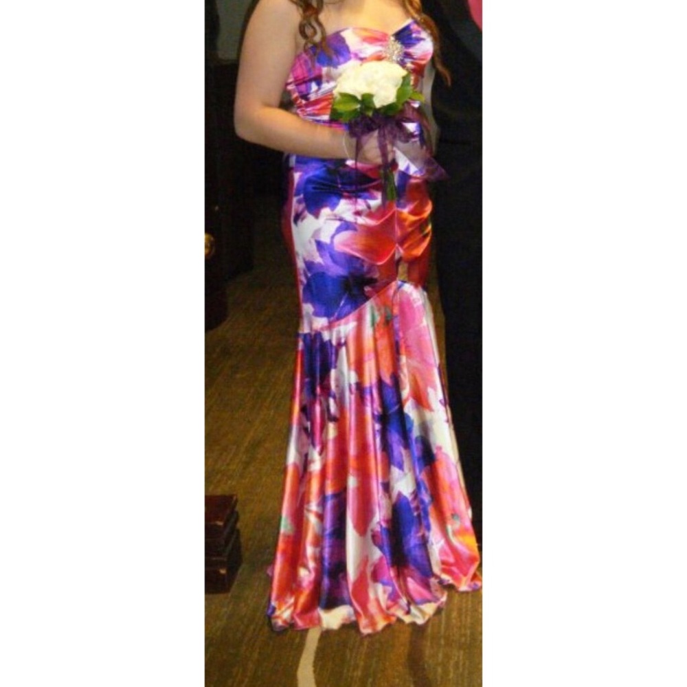 Cache prom dress!! Beautiful mermaid style dress!!